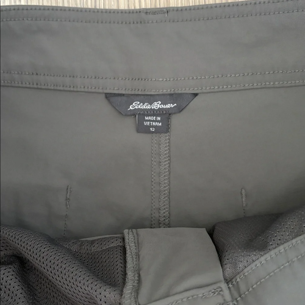 Bundle Eddie Bauer Women’s Cargo Shorts Size 12 5” Inseam (2 Pair) - Picture 8 of 13